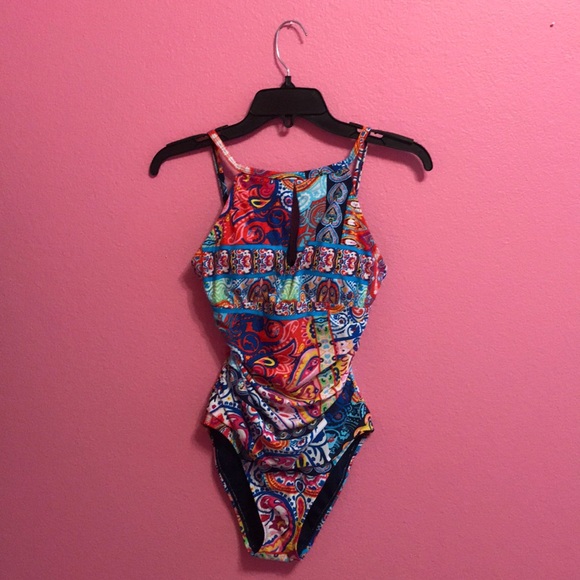 Ellen Tracy Other - NWT Ellen Tracy size 6 one piece swimsuit
